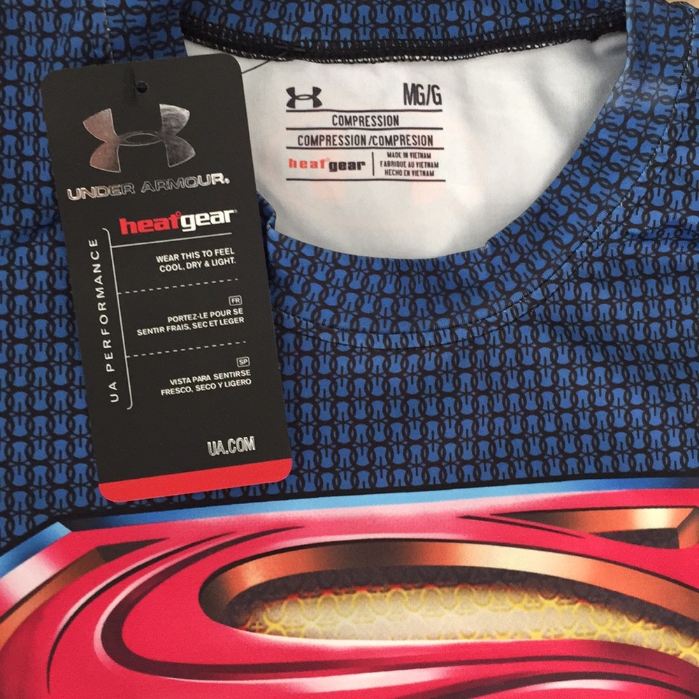 Under Armour T-Shirt & 3 pairs of underwear - Picture 3 of 6
